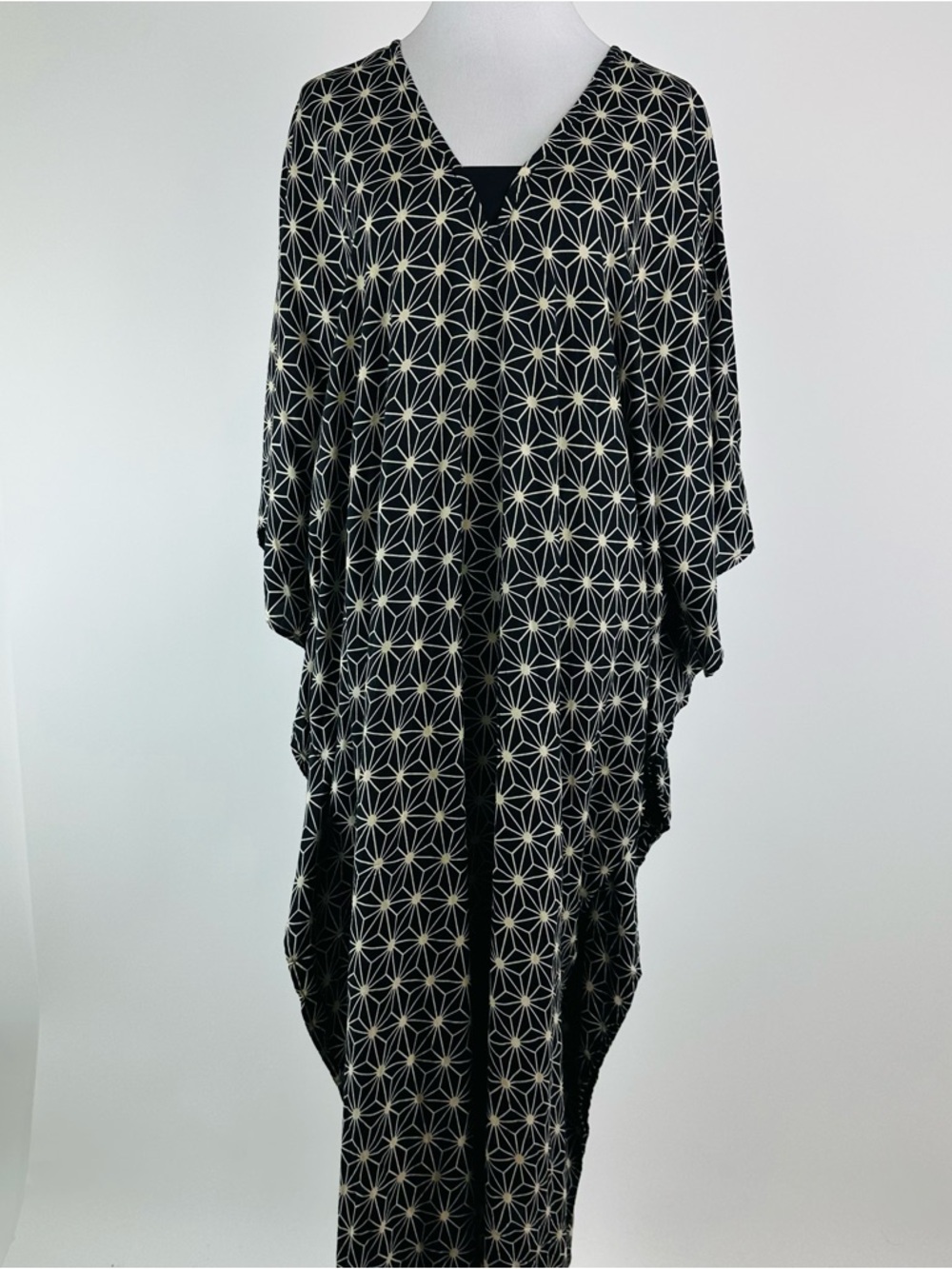 MALA Handwork’s Starburst Black Neutral Kimono One Size